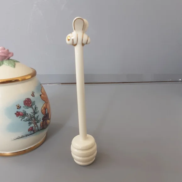 This Lenox Disney Classic Winnie the Pooh Honey Pot - Picture 15 of 16